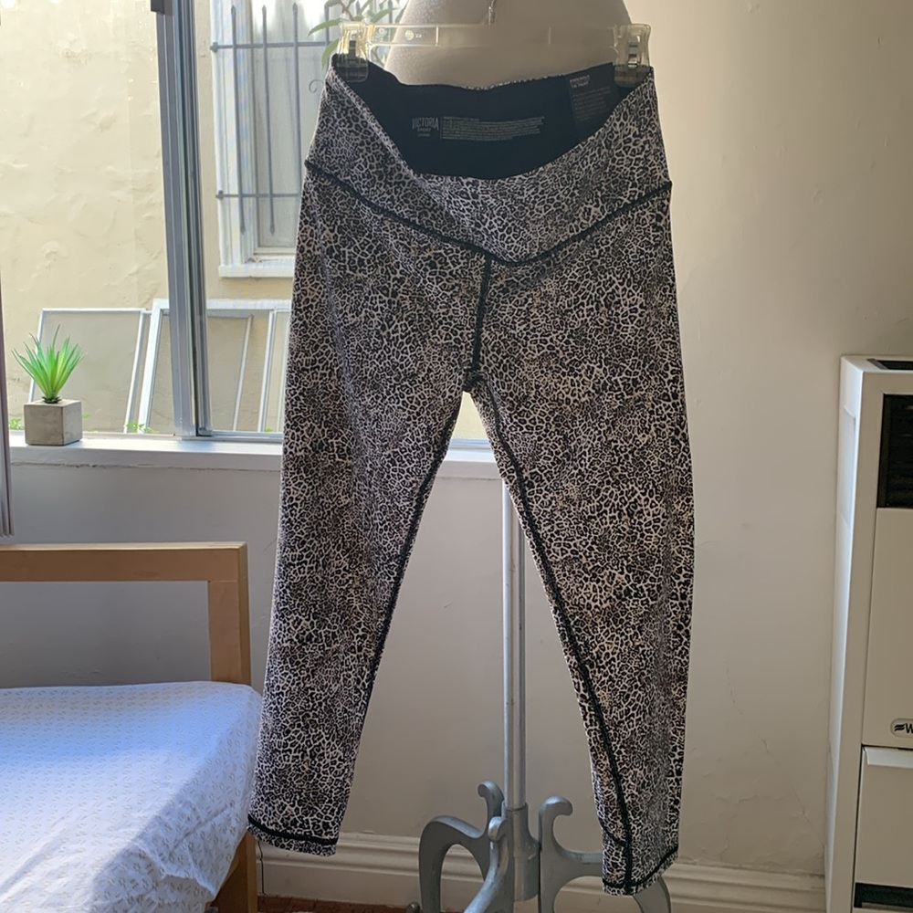 BNWT Victoria’s Secret 7/8 knockout tight